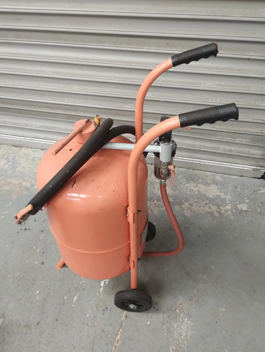 10 Gallon Sandblaster - Image 2