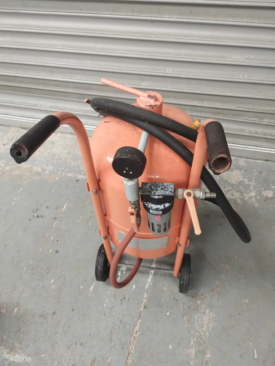 10 Gallon Sandblaster - Image 3