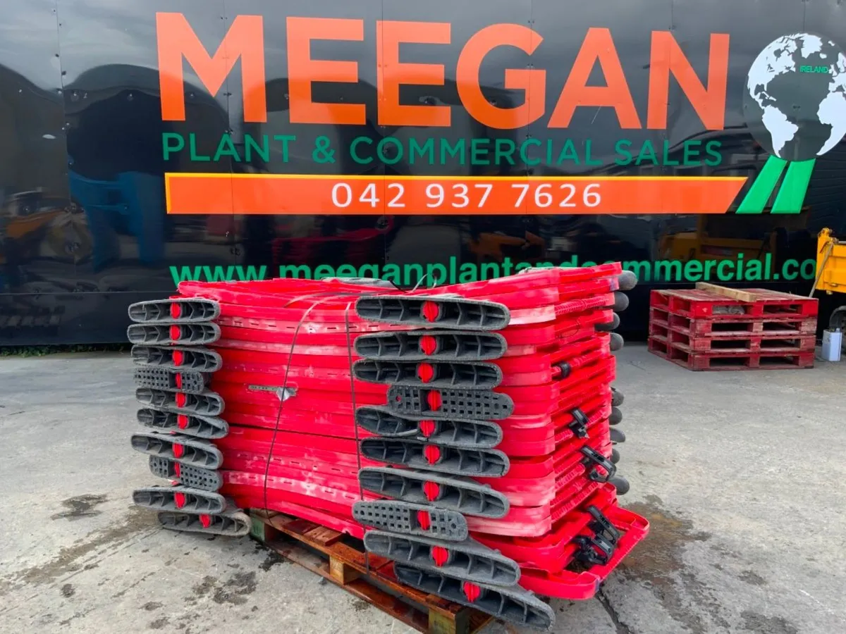20 of ...PLASTIC SAFETY BARRIERS....7946. - Image 1