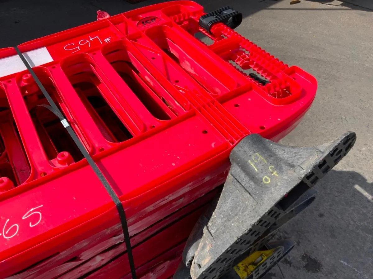 19 of  PVC PEDESTRIAN plastic BARRIERS.....465. - Image 4