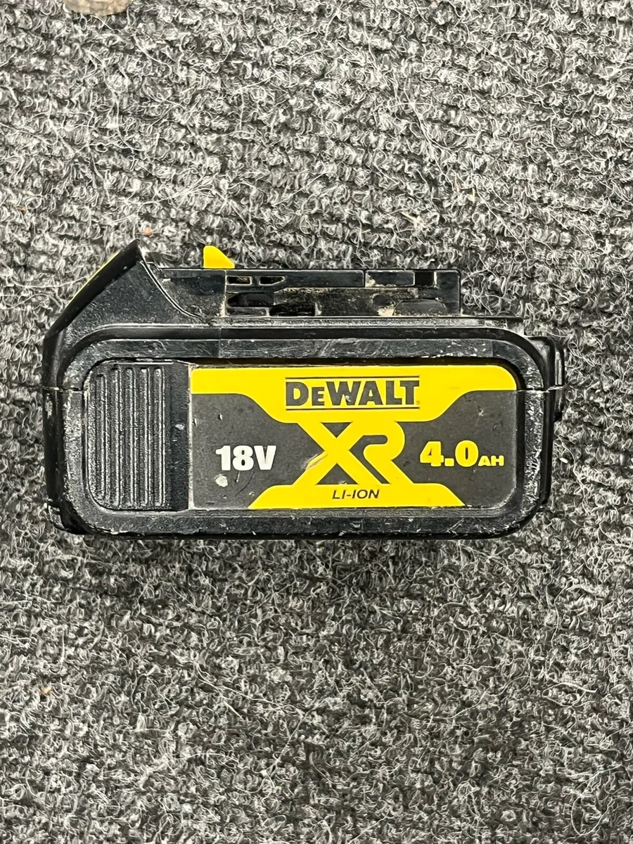 DeWalt 18v Battery - Image 1