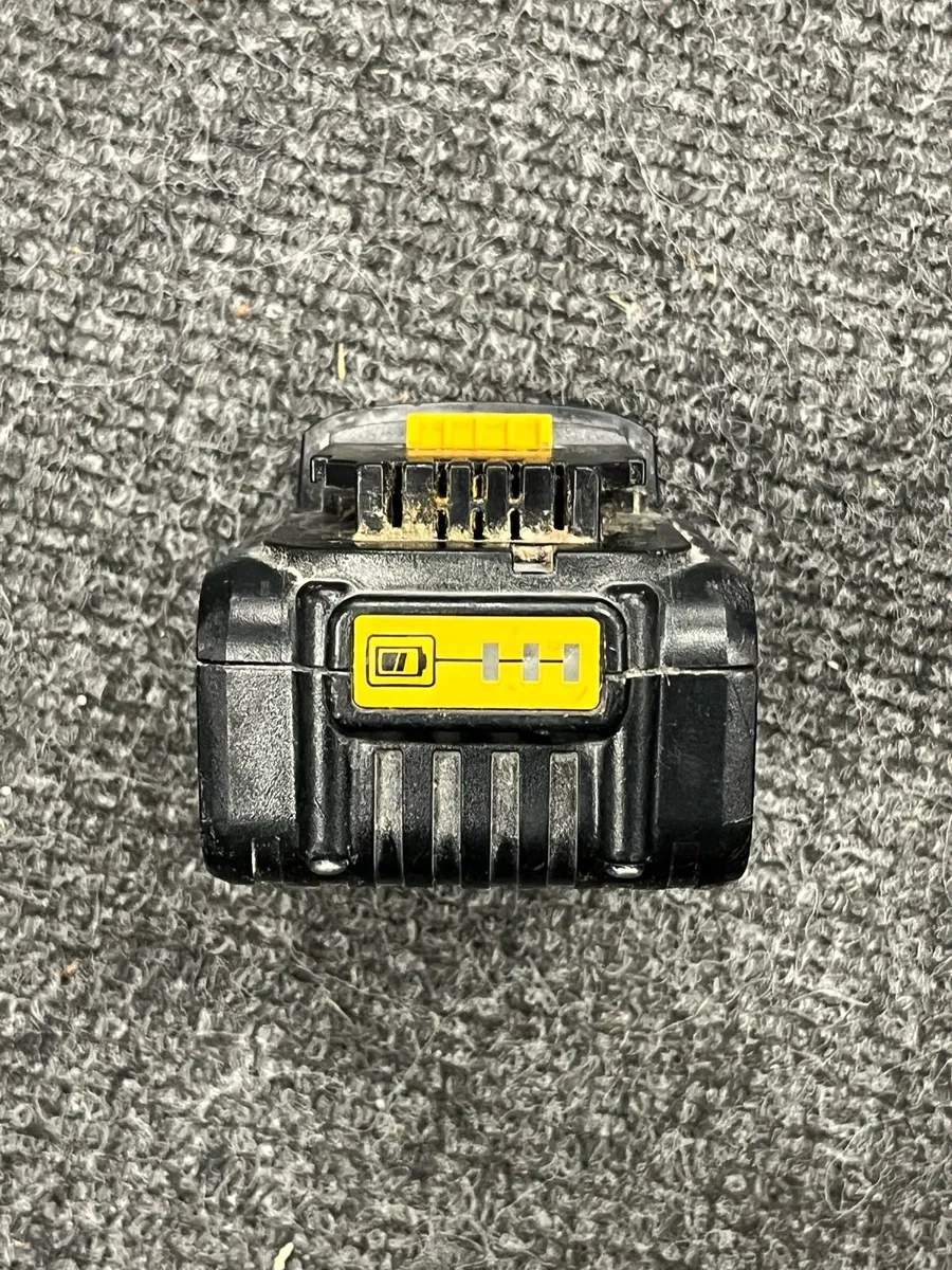 DeWalt 18v Battery - Image 2