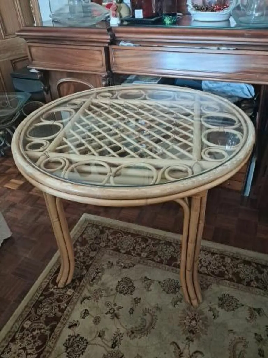 Round cane table with 4 cane chairs - Image 3