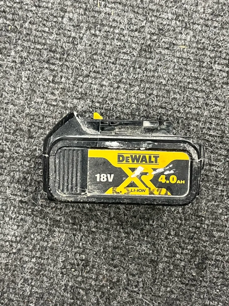 DeWalt 18v Battery - Image 1