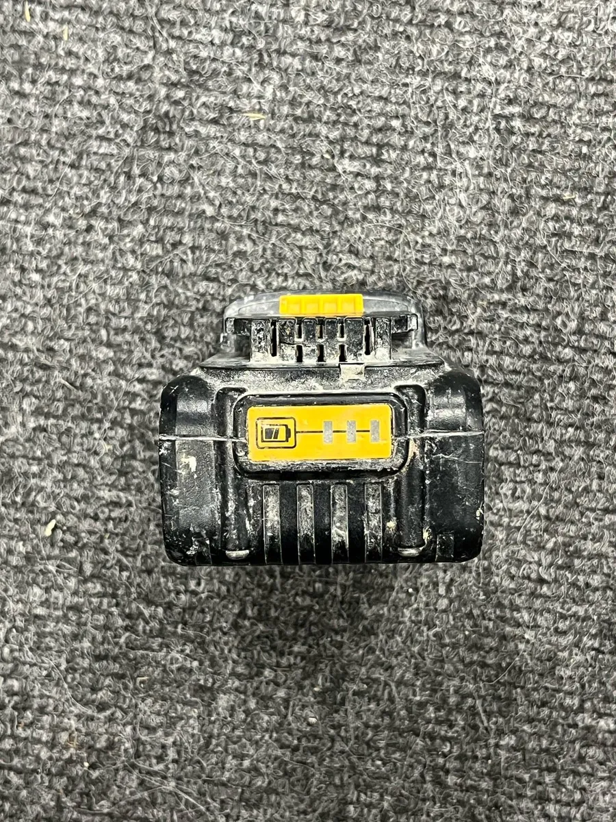 DeWalt 18v Battery - Image 2