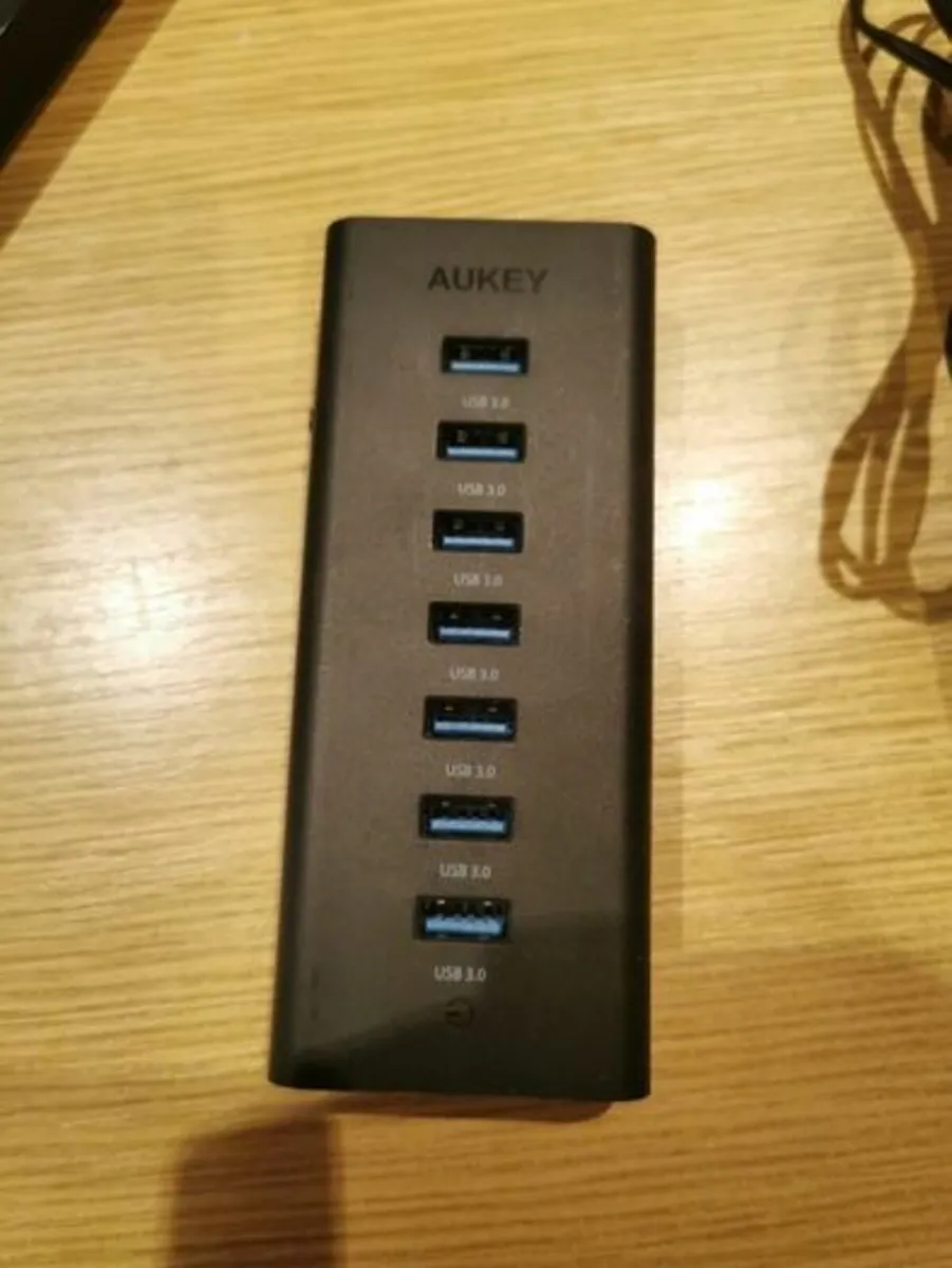 USB 3 Hub 7 Ports30 Watts 2.4A charging 5Gbps Sup - Image 2