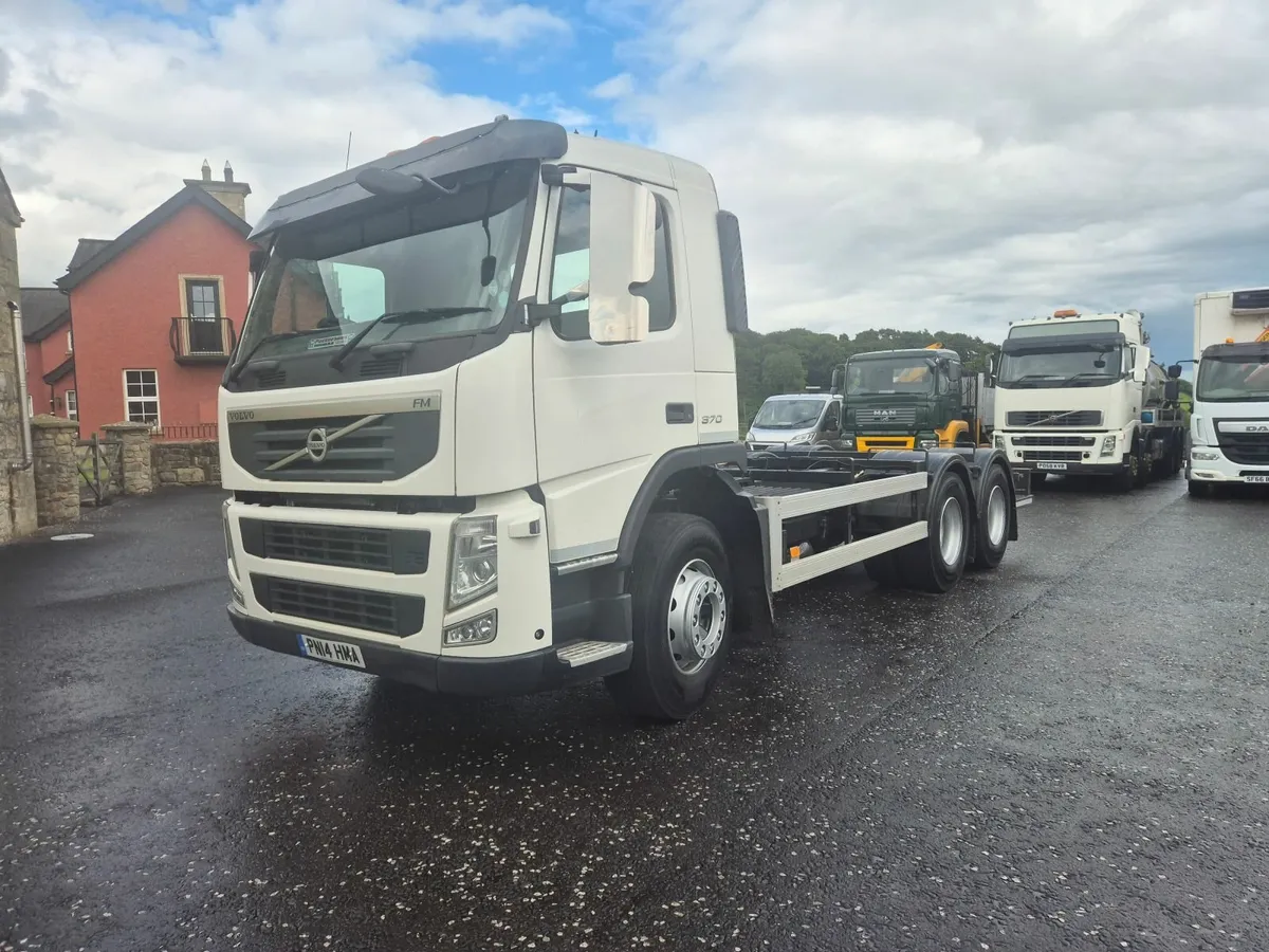 2014 Volvo FM 370 6x4 c/cab - Image 1