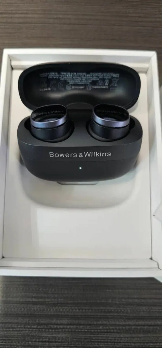 b&w pi8 earbuds - Image 1