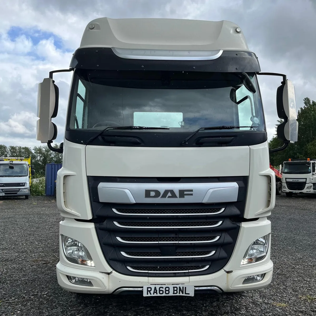 2019 DAF CF 480 Midlift and steer Artic Unit - Image 1