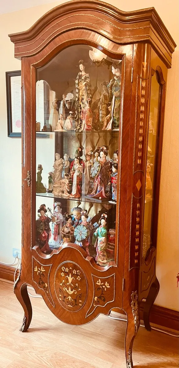 Display Cabinet - Image 1
