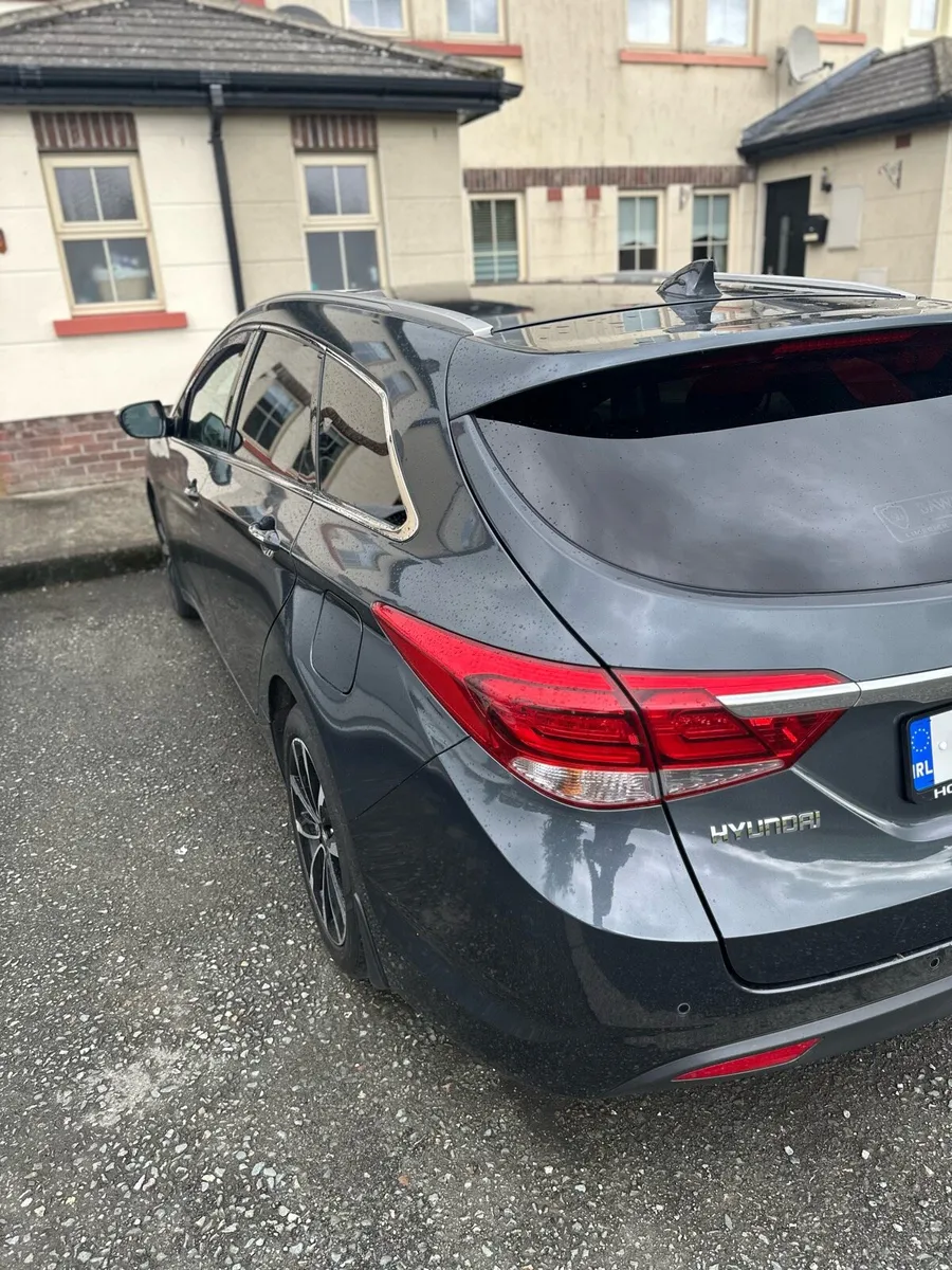 Hyundai i40 - EXECUTIVE ESTATE LOW MILEAGE  2015 - Image 2