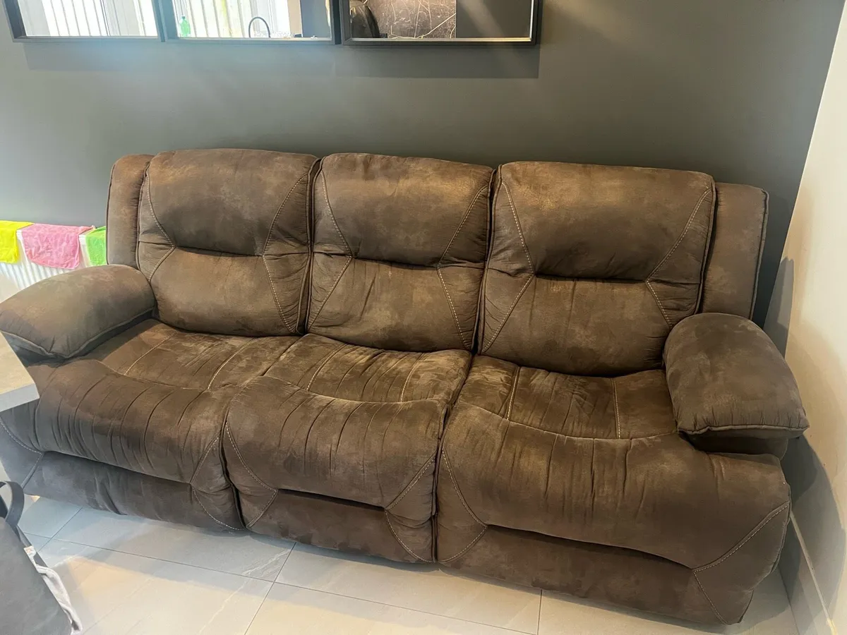 3-Seater Recliner Sofa Like New - Image 1