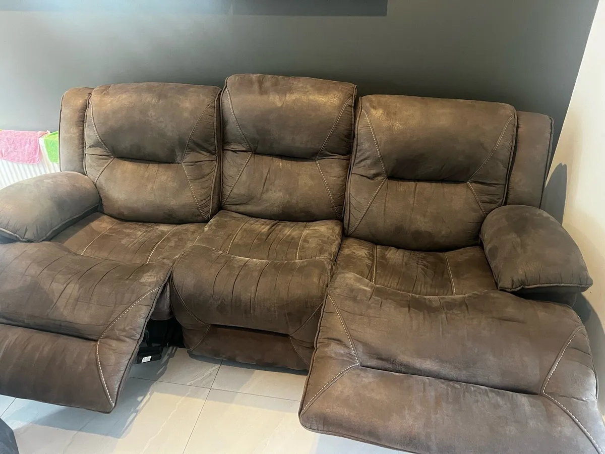 3-Seater Recliner Sofa Like New - Image 2