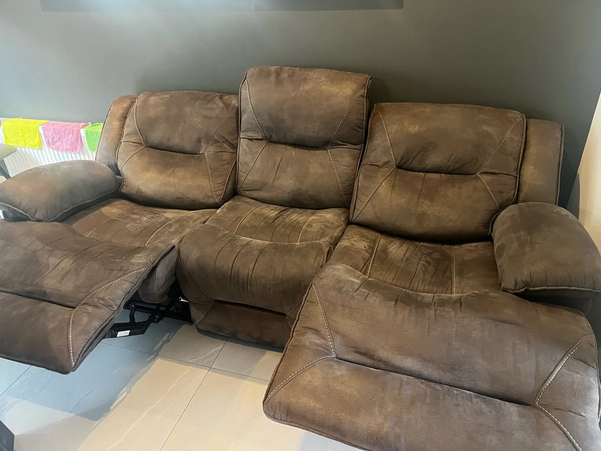 3-Seater Recliner Sofa Like New - Image 3