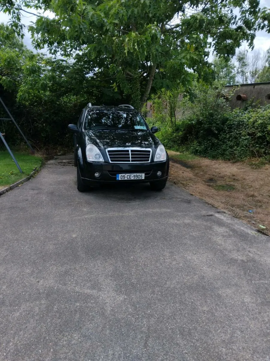 2009 ssangyong rexton - Image 1