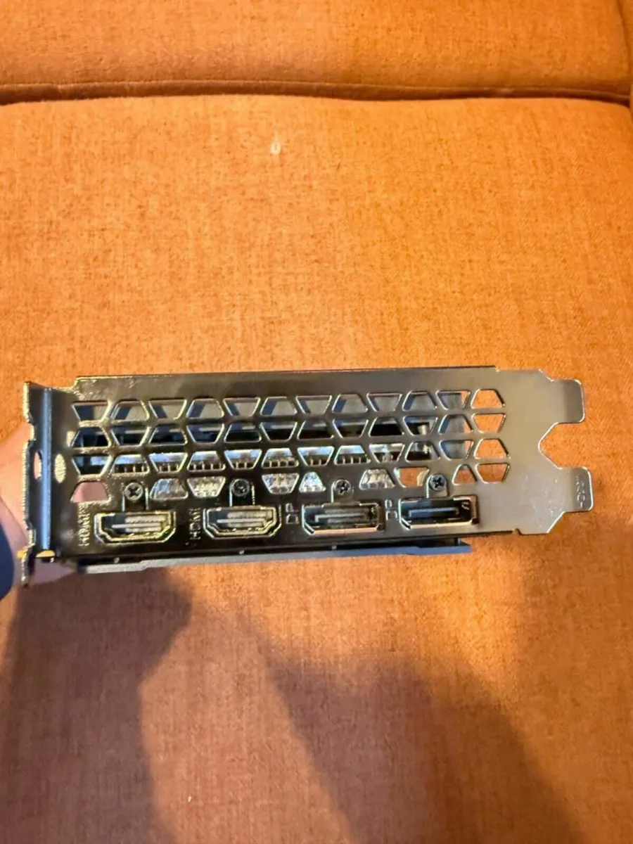 GIGABYTE Radeon RX 6600 EAGLE 8GB graphics card - Image 4