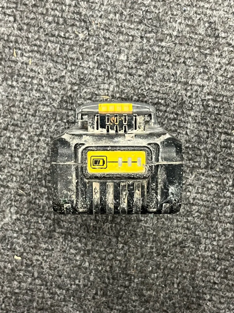 Dewalt 18v Battery - Image 2