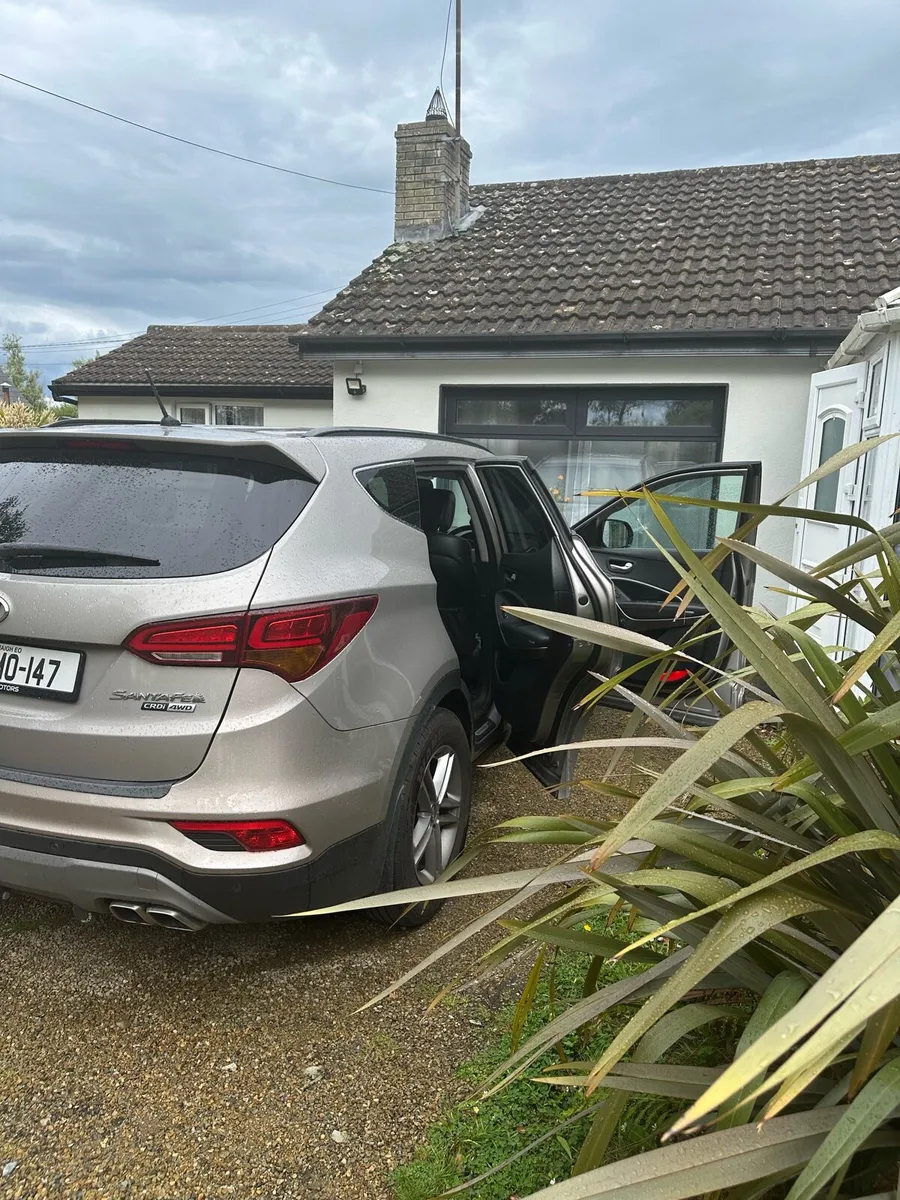 Hyundai Santa Fe 2017 - Image 4