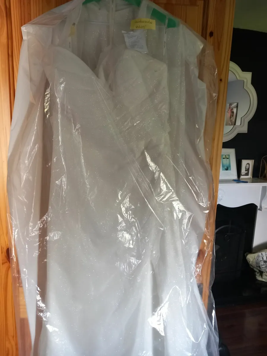 Stella york wedding dress size 18 only 7 months ol - Image 4
