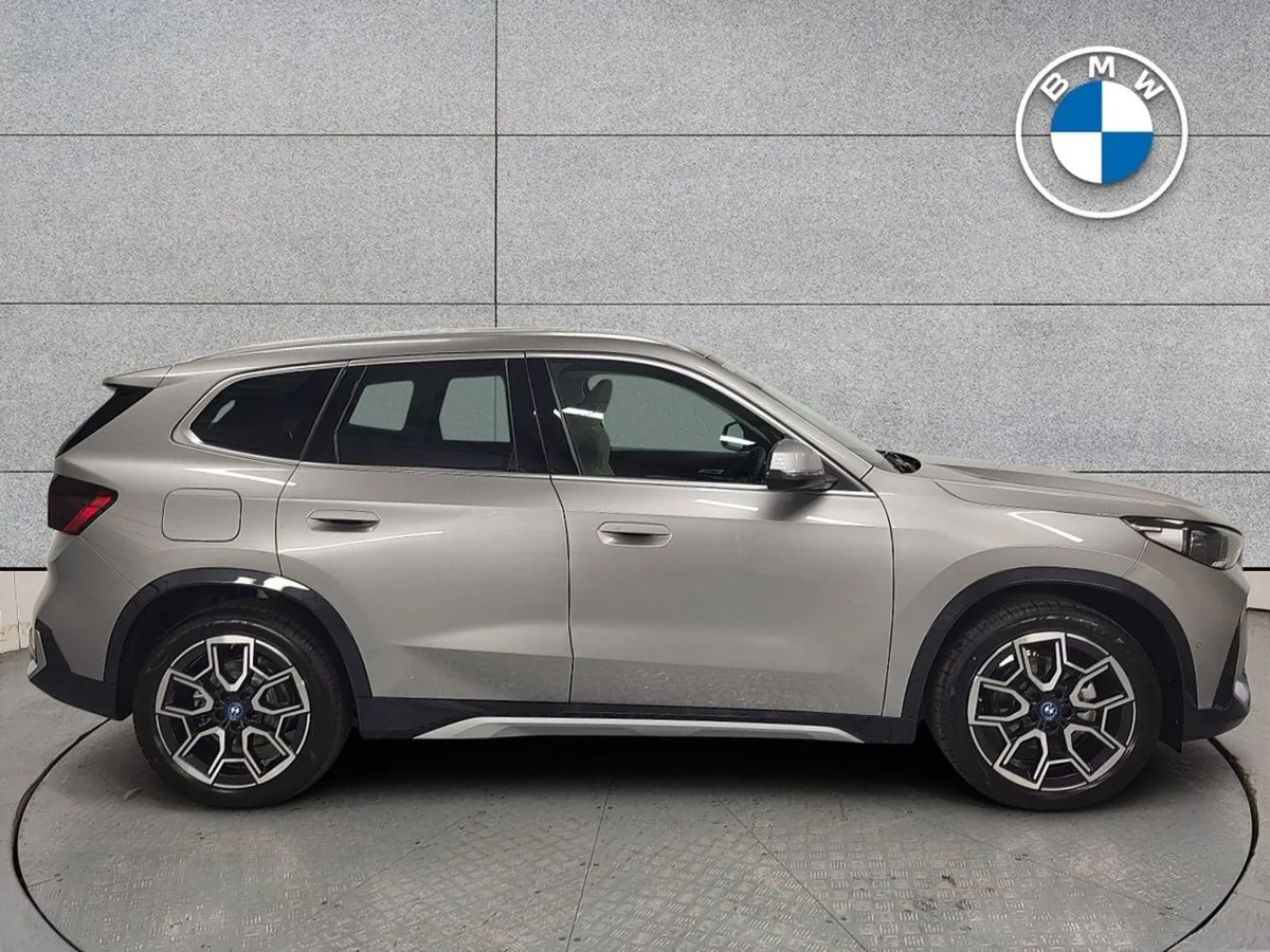 BMW iX1 Edrive20 Xline - Image 4