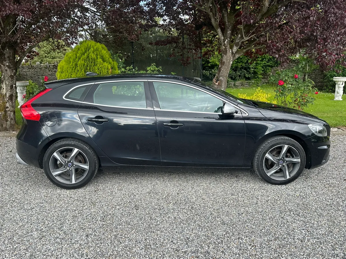 Volvo V40 R Design - Image 3