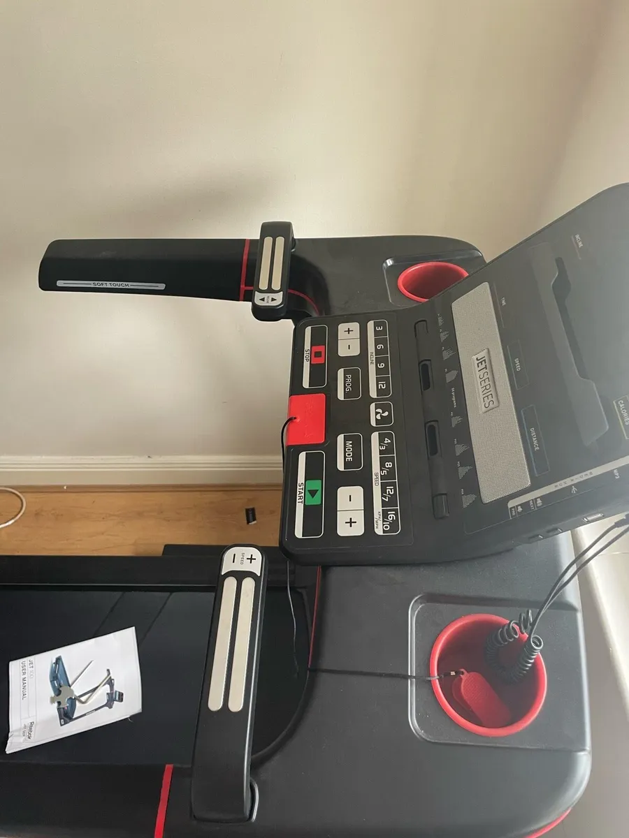 Reebok Jet Series Treadmill – Excellent Condition - Image 1