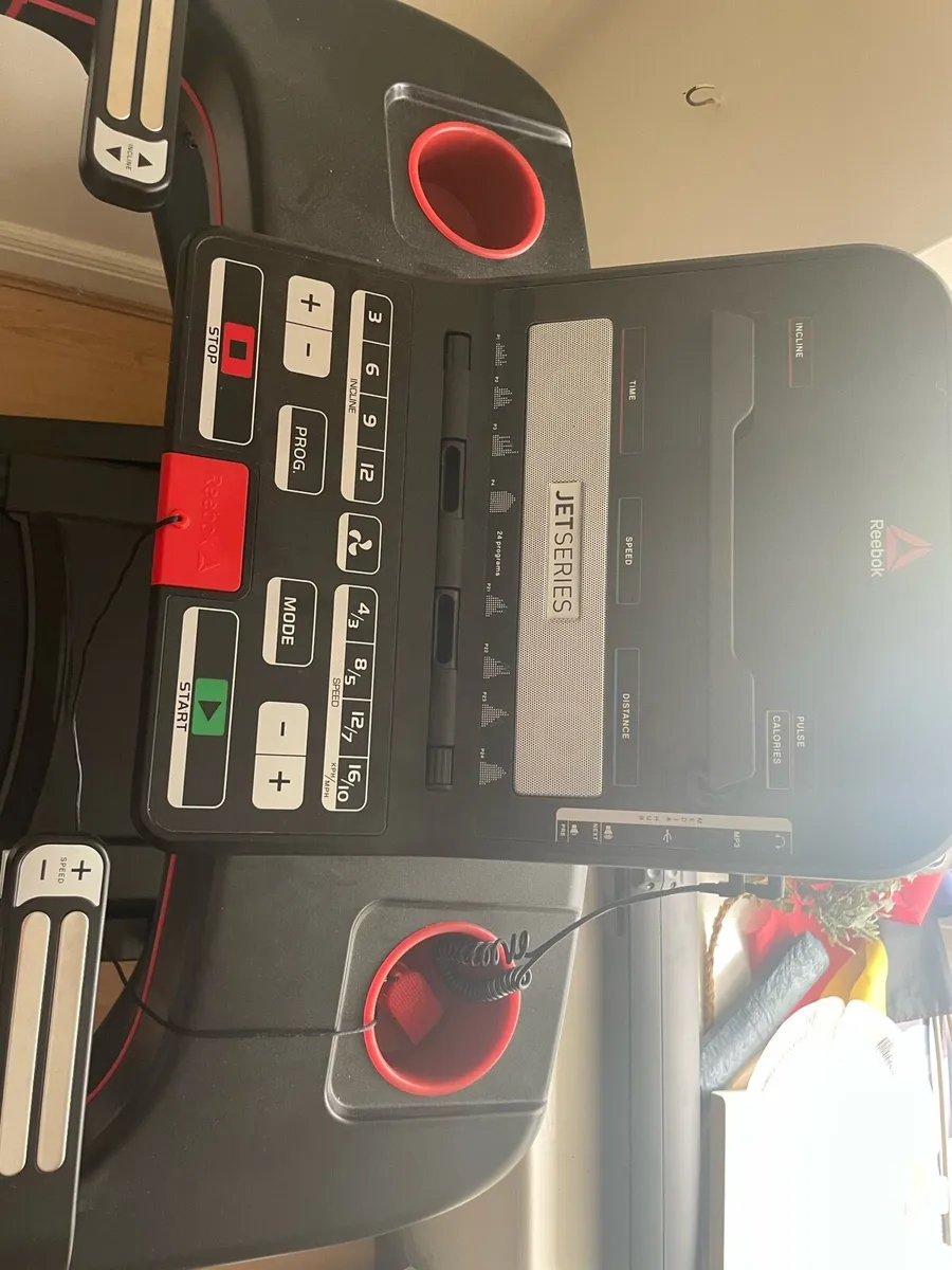 Reebok Jet Series Treadmill – Excellent Condition - Image 3