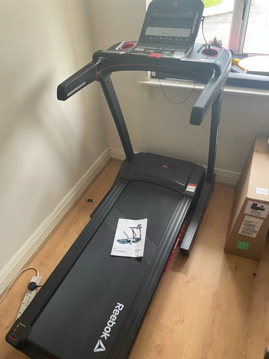 Reebok Jet Series Treadmill – Excellent Condition - Image 4