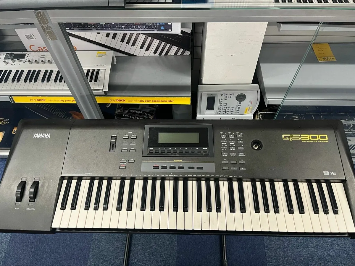 Yamaha QS300 synthesiser - Image 1