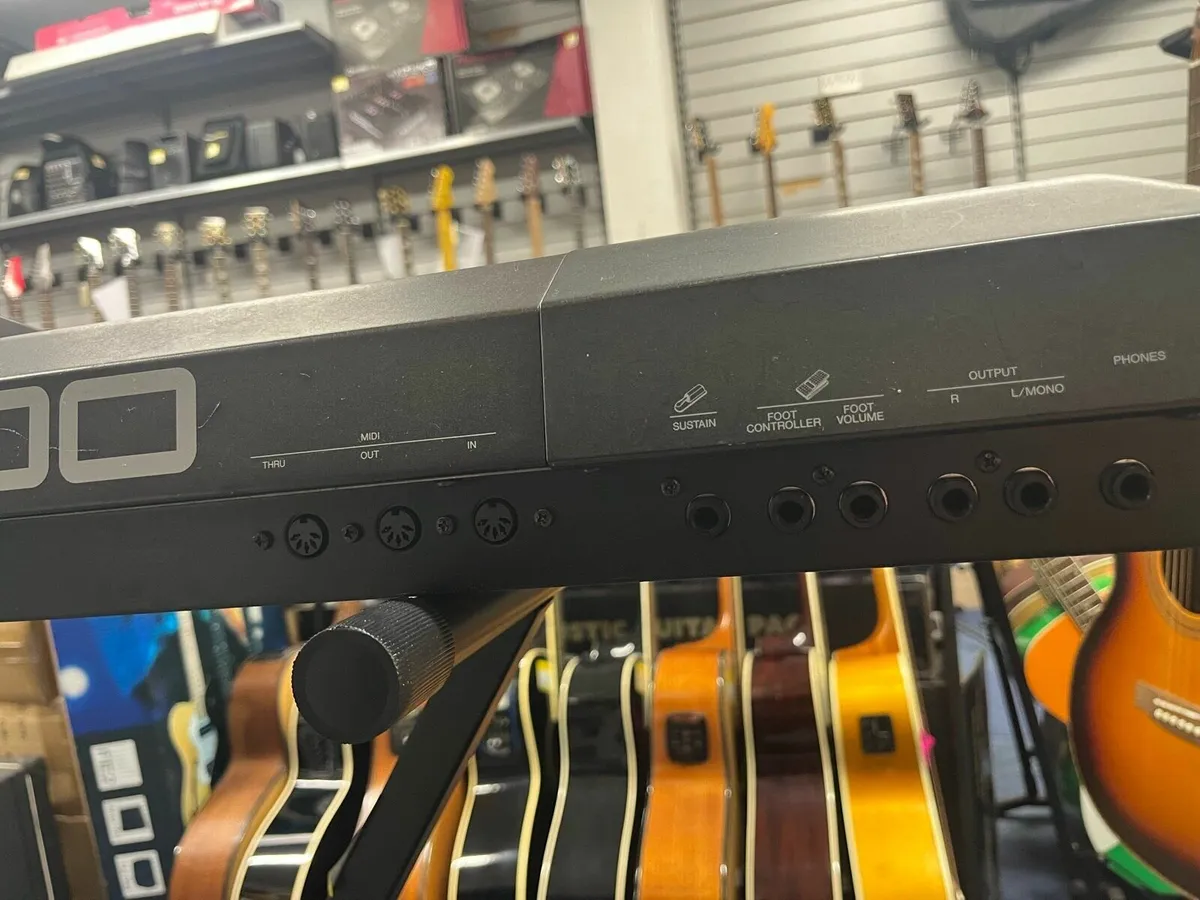 Yamaha QS300 synthesiser - Image 4