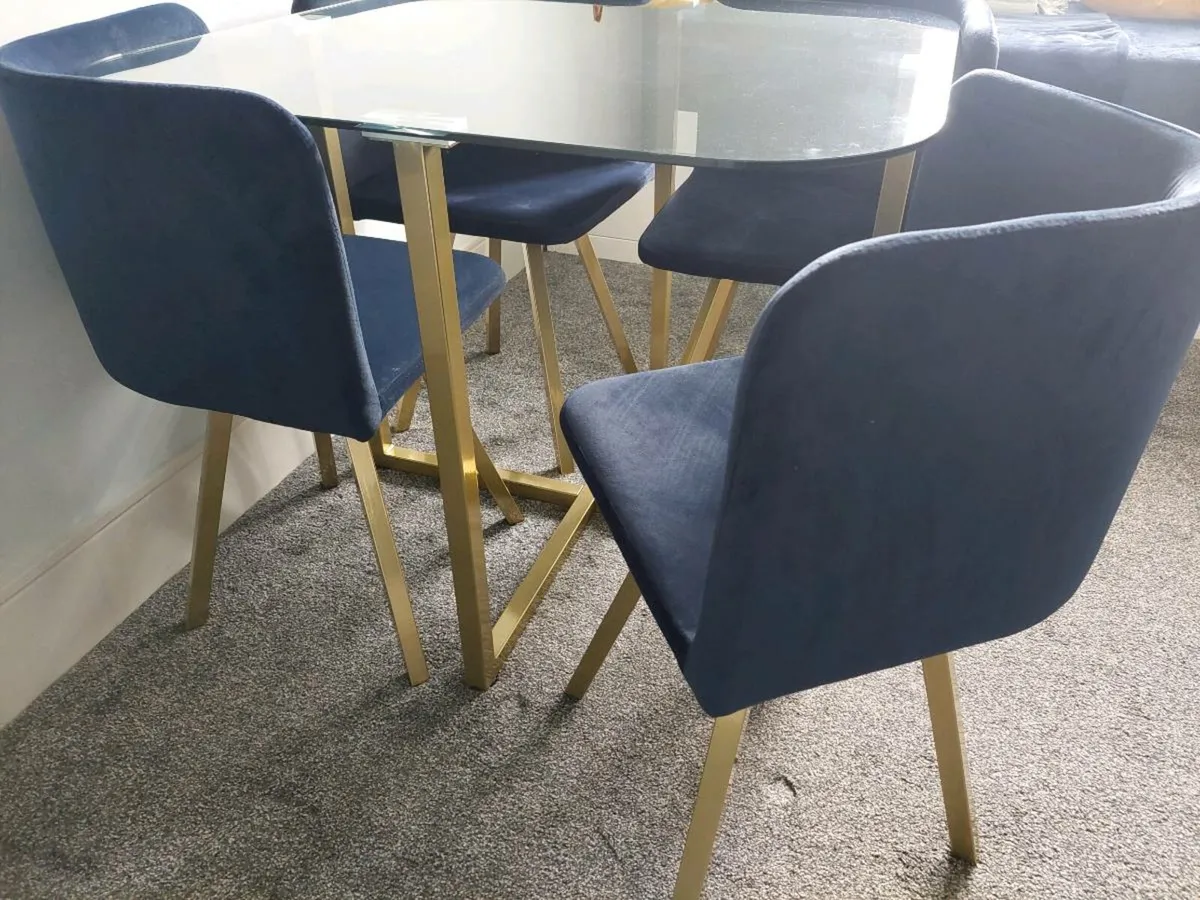 (New) Table and 4 x chairs - Image 1