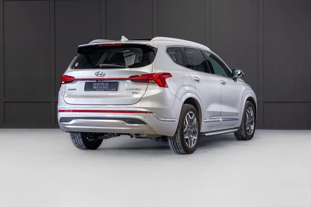232 Hyundai Santa Fe Premium 7 Seater - Image 3