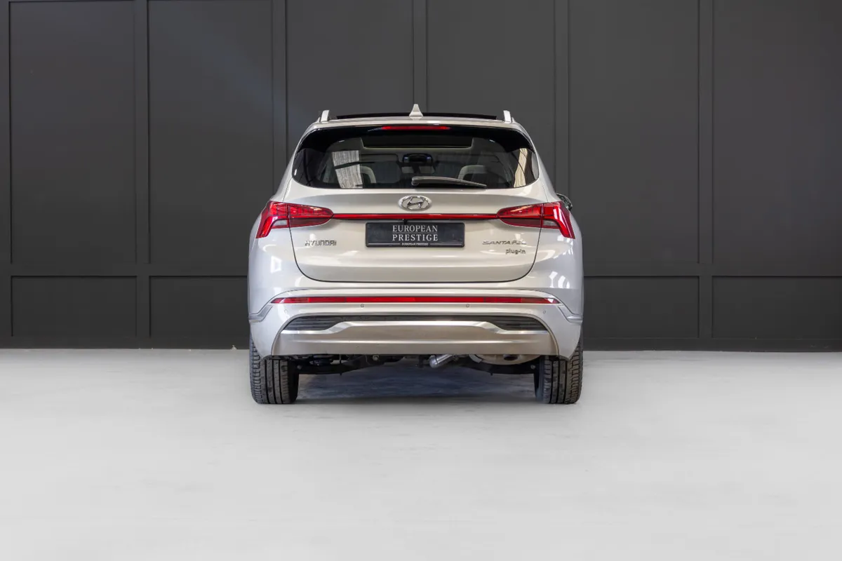 232 Hyundai Santa Fe Premium 7 Seater - Image 4