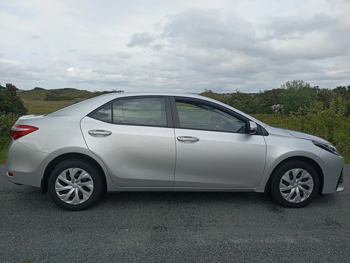 Toyota Corolla low mileage - Image 2