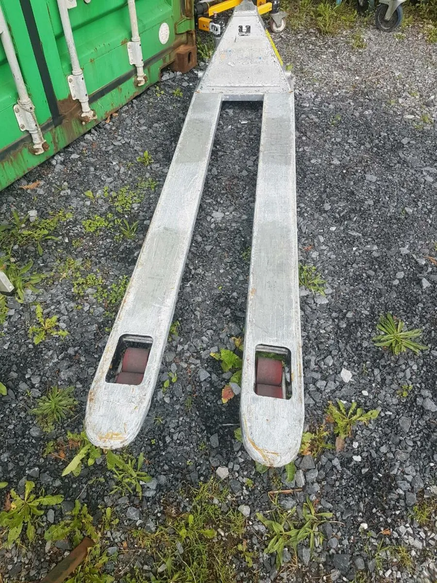 Pallet trucks - Image 1