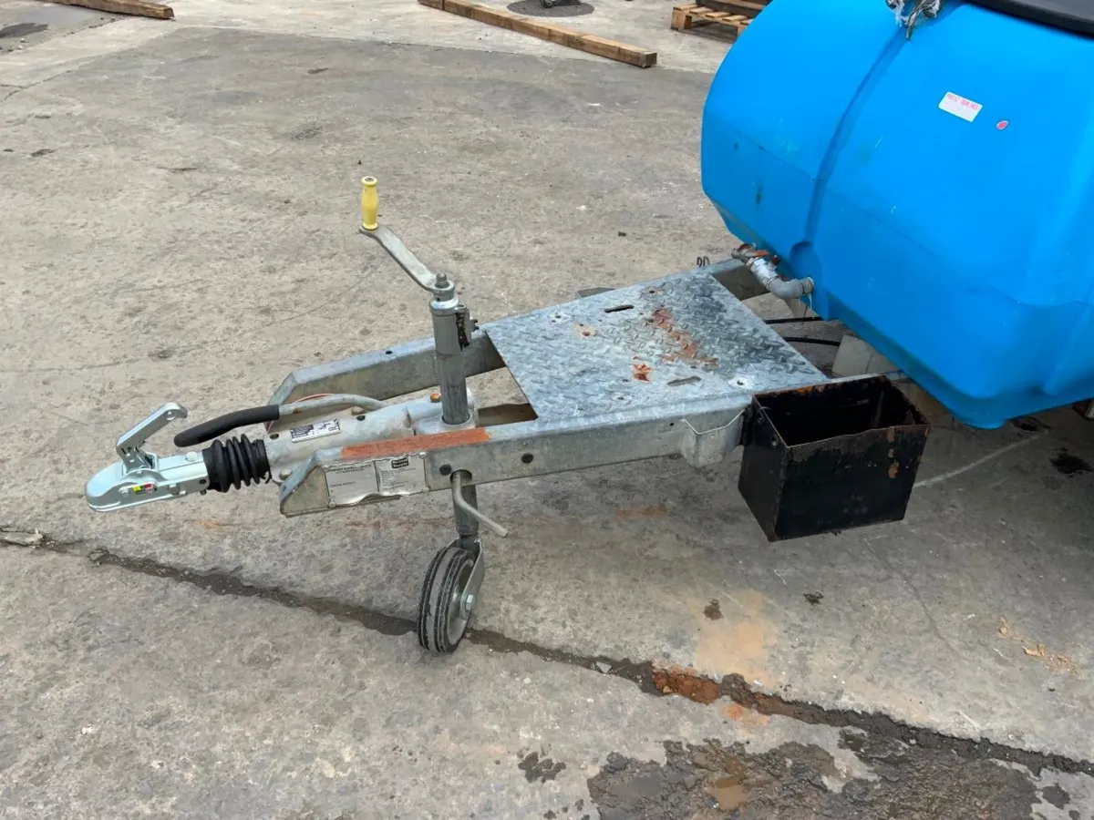 900lts. SINGLE AXLE WATER BOWSER..........57w. - Image 3