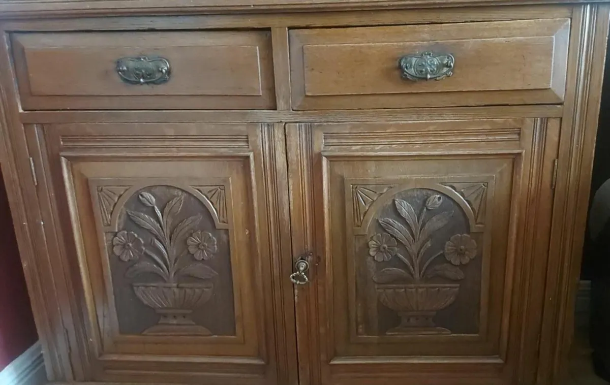Old dresser - Image 1