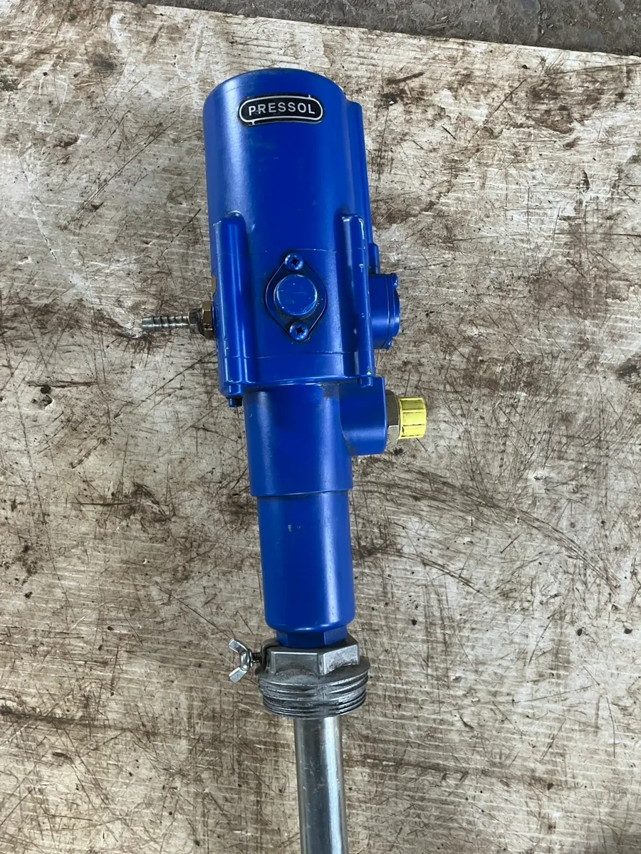 Pneumatic barell pump and reel. - Image 1