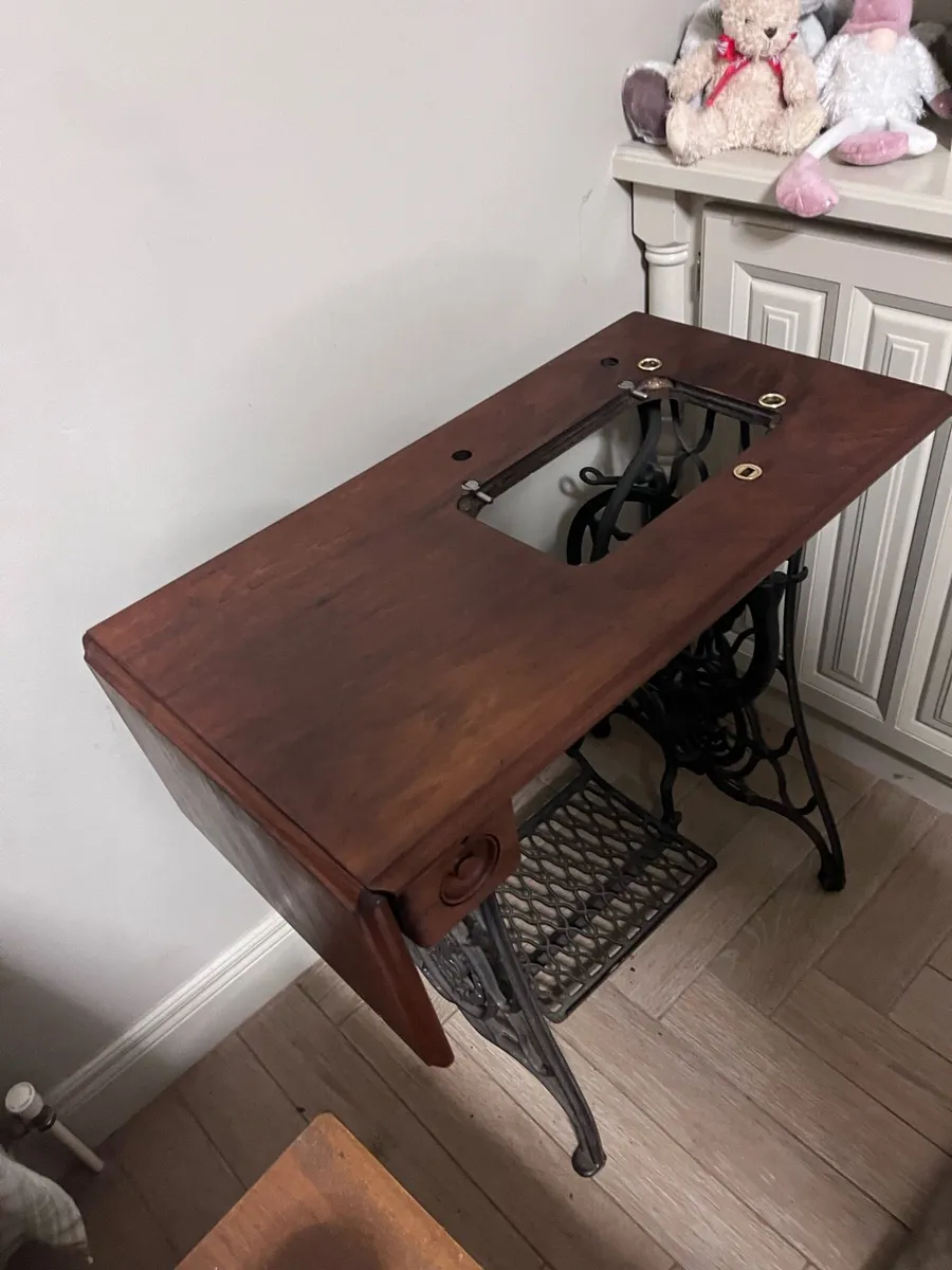 Singer stand restoration - Image 2