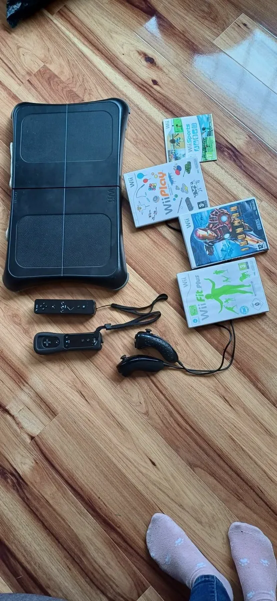 Wii accessories - Image 1