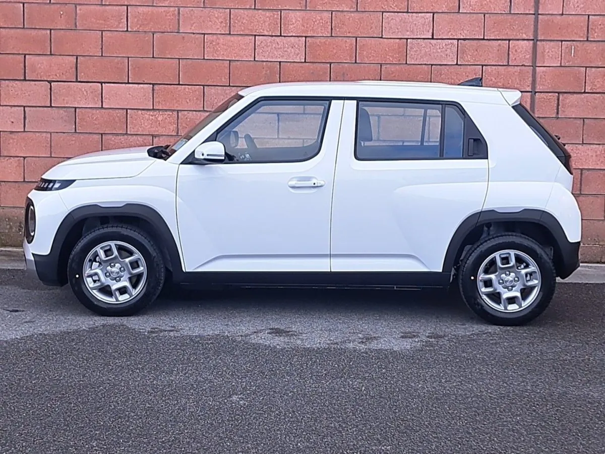Hyundai INSTER Signature Model With a 42 K/wh Bat - Image 3