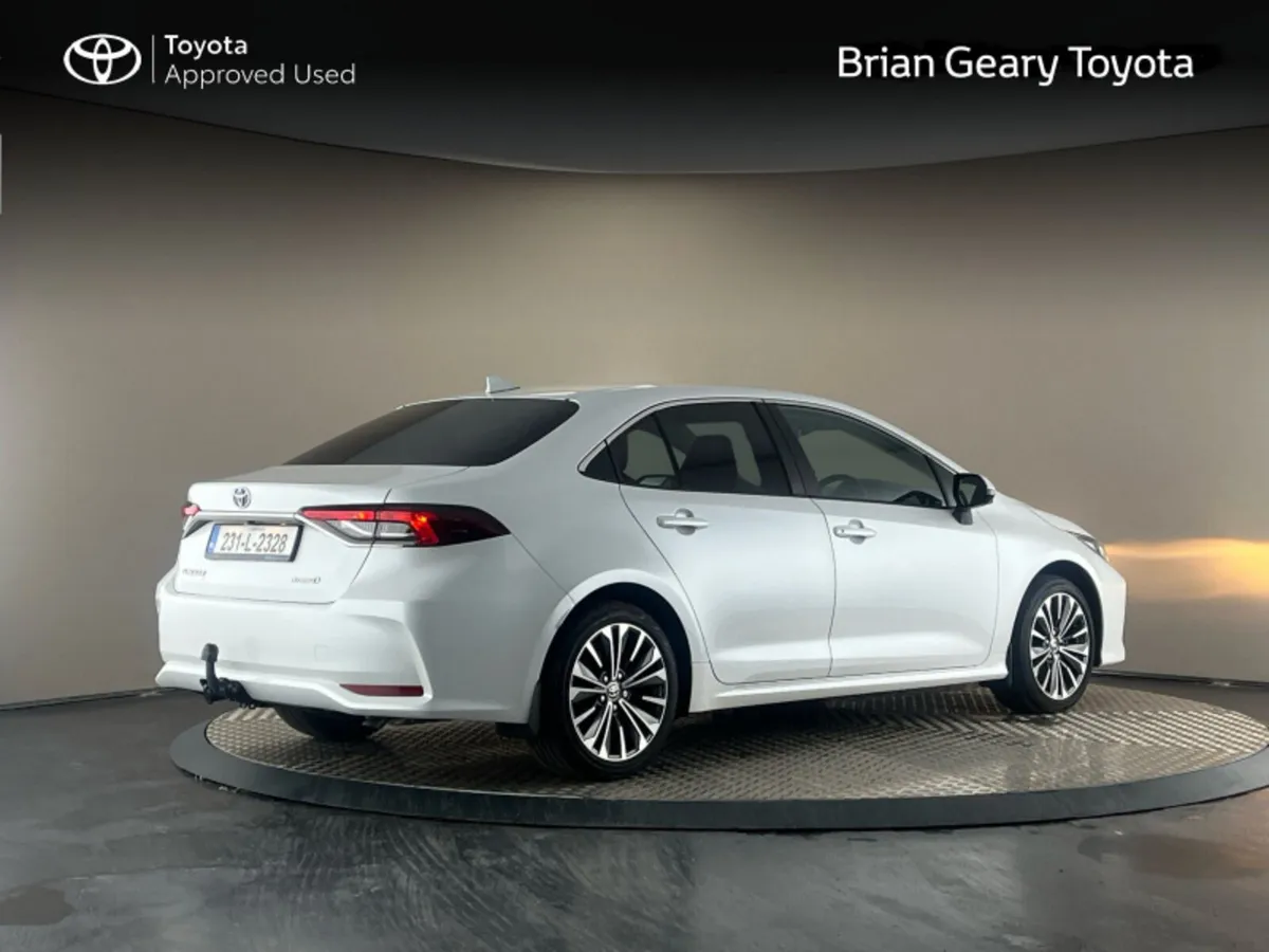 Toyota Corolla HYBRID LUNA SPORT SALOON - Image 2