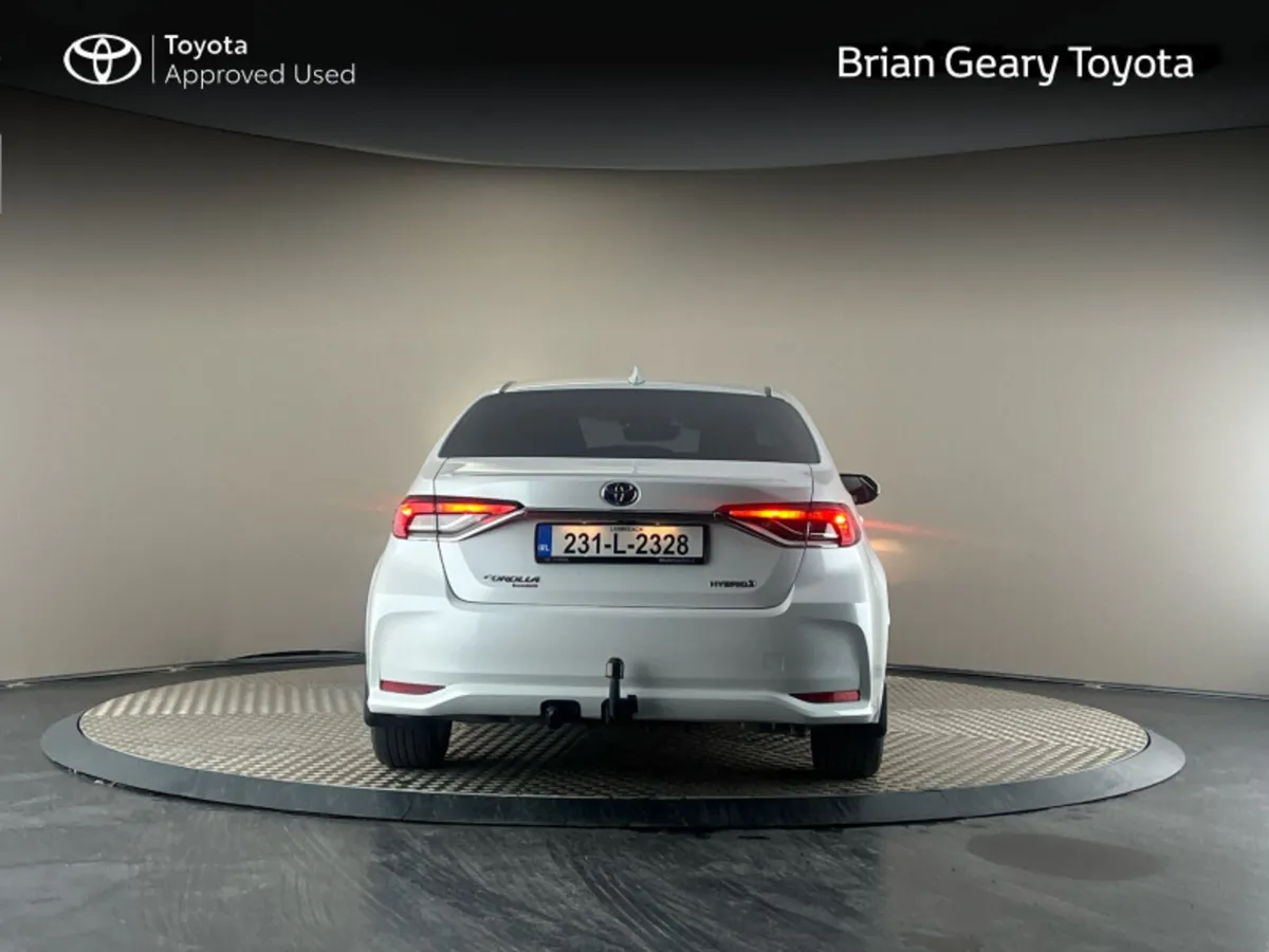 Toyota Corolla HYBRID LUNA SPORT SALOON - Image 4