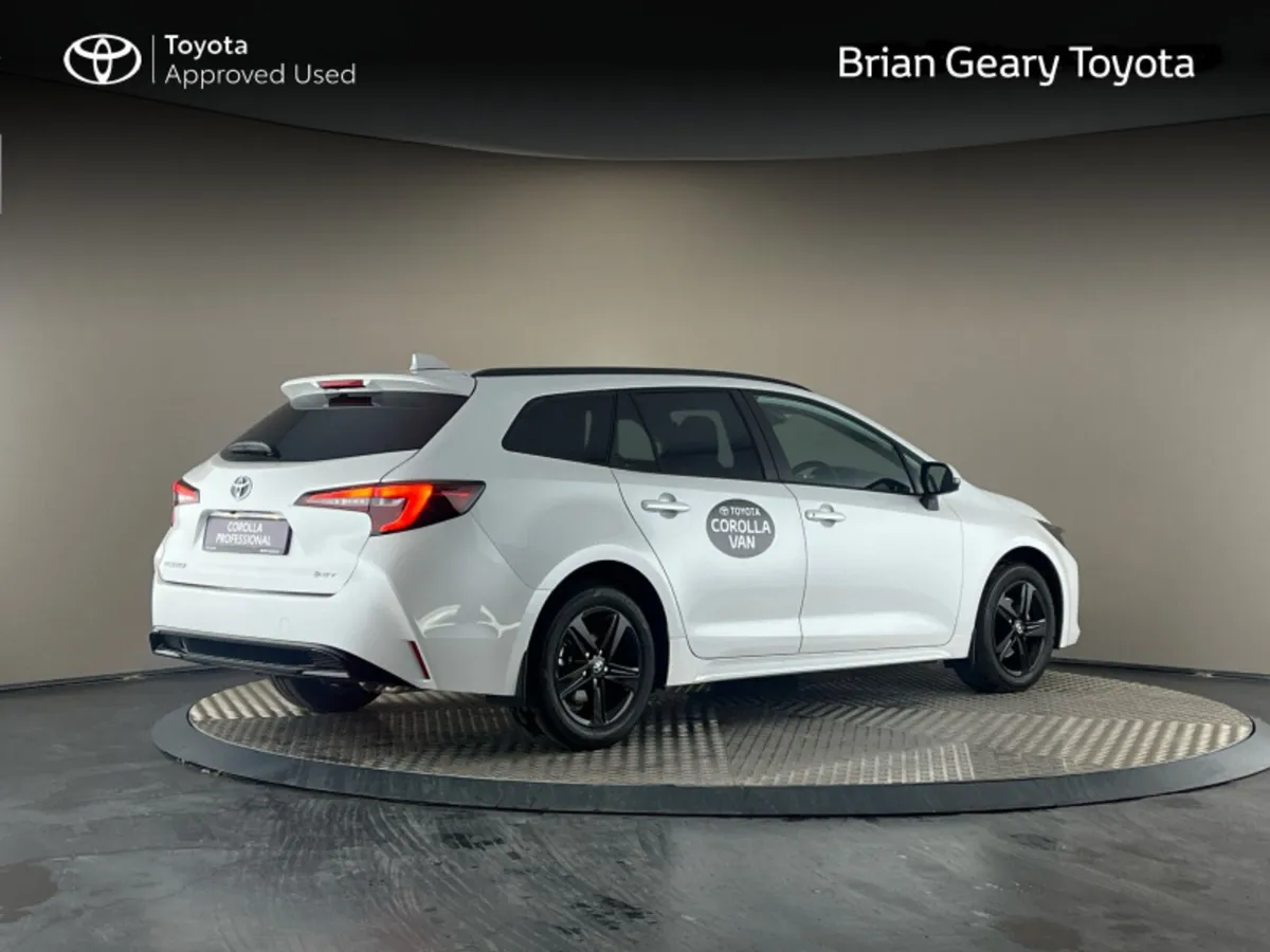 Toyota Corolla HYBRID VAN - Image 2