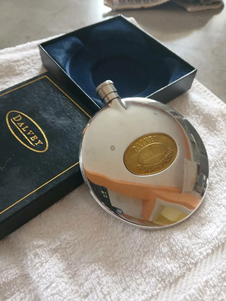 Dalvey flask - Image 1