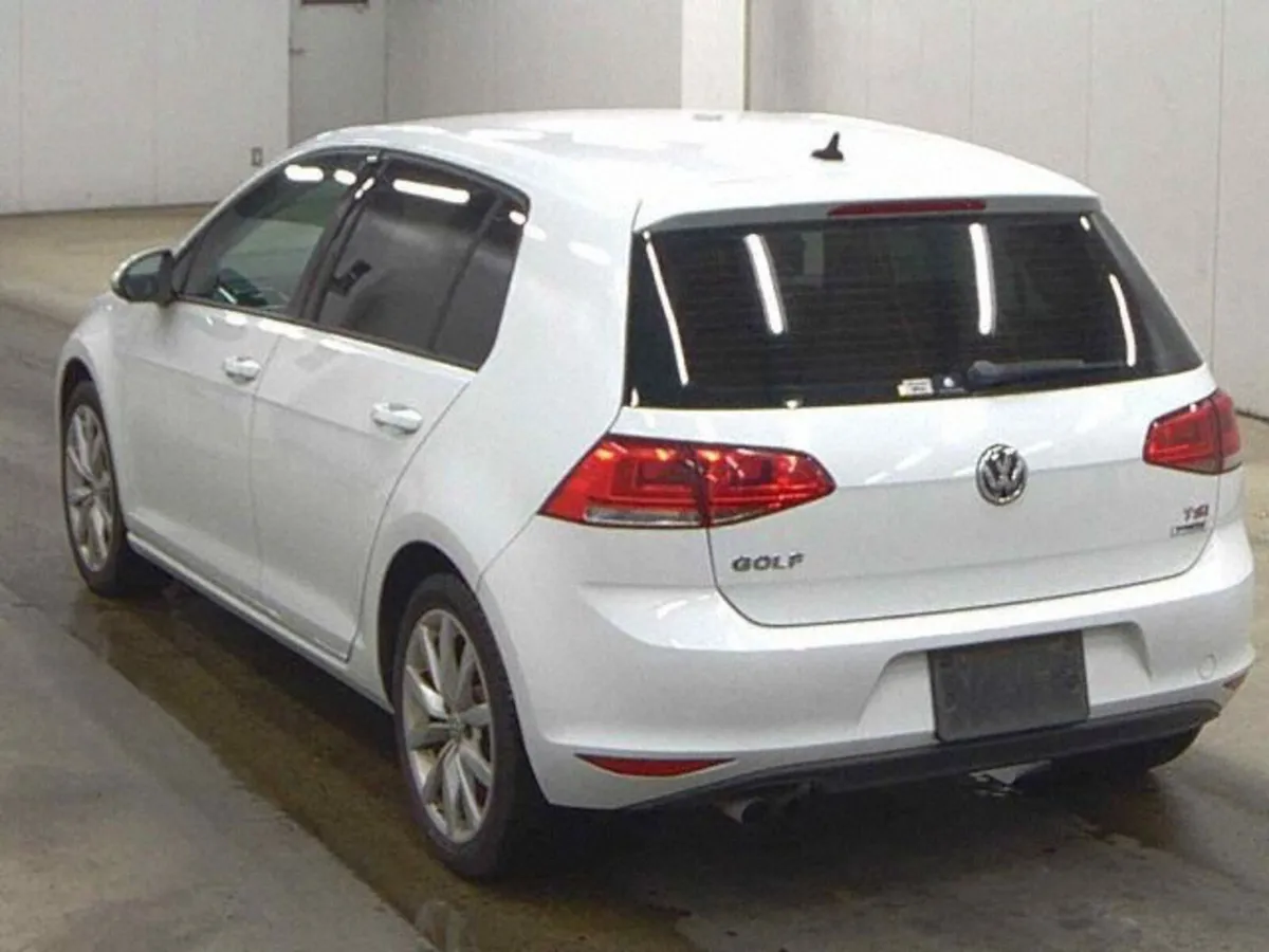 2014 Volkswagen Golf Highline DSG - Image 2