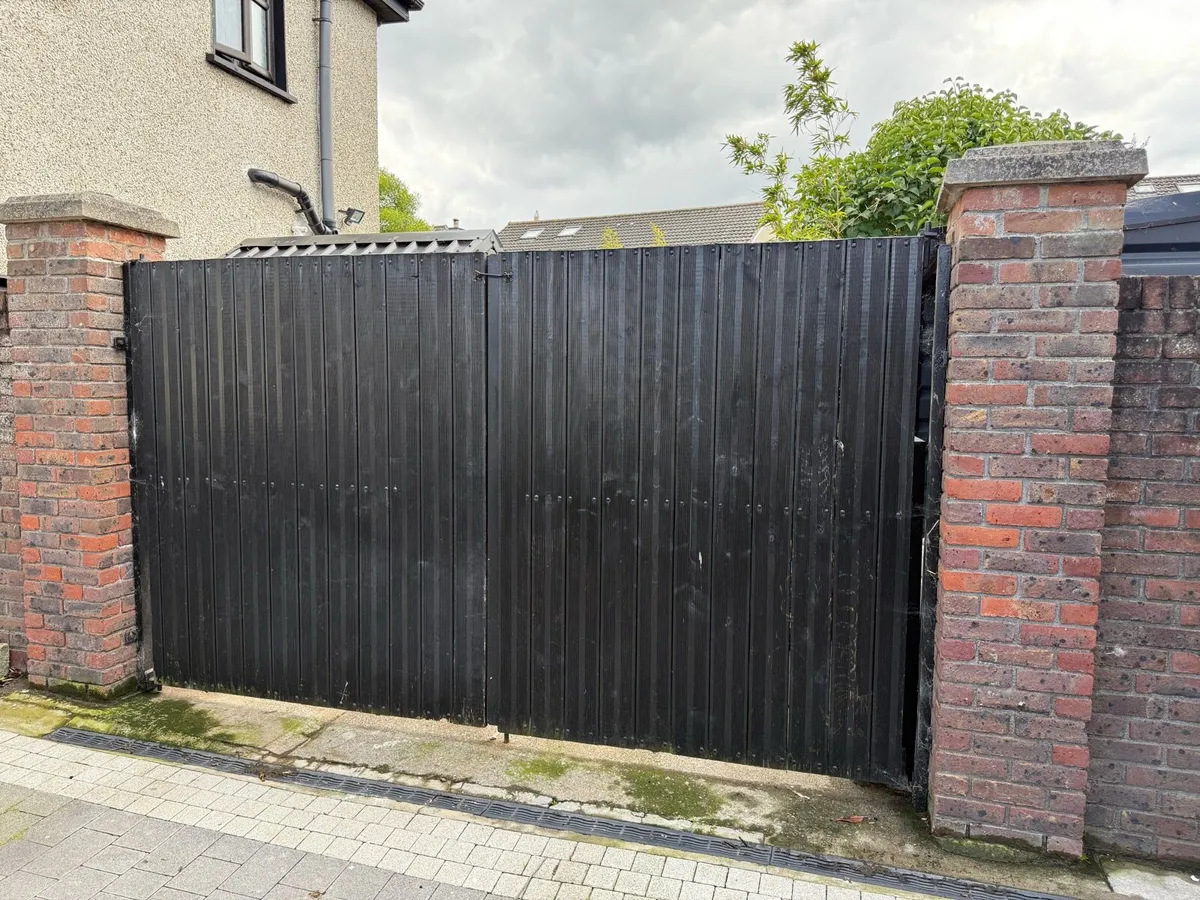 Second hand gates