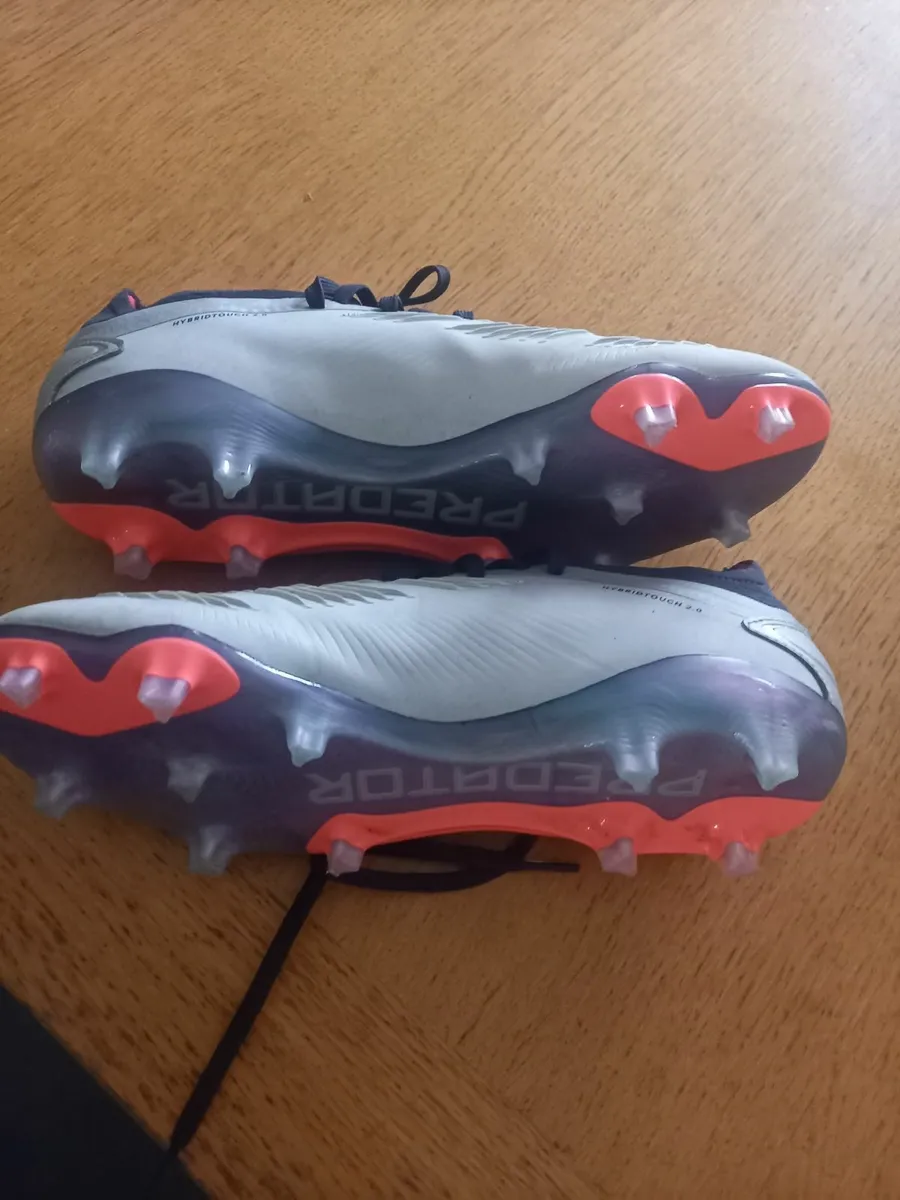 Mens football boots - Image 3