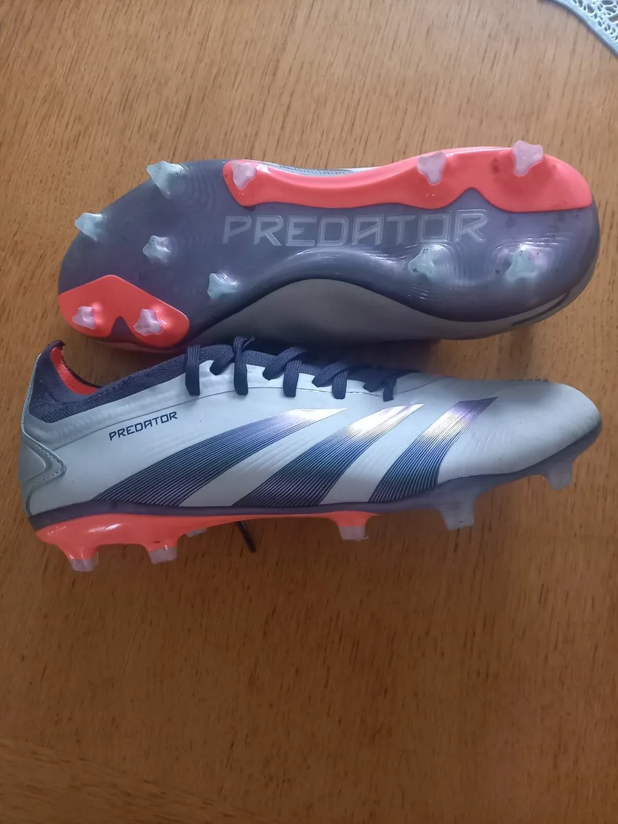 Mens football boots - Image 4