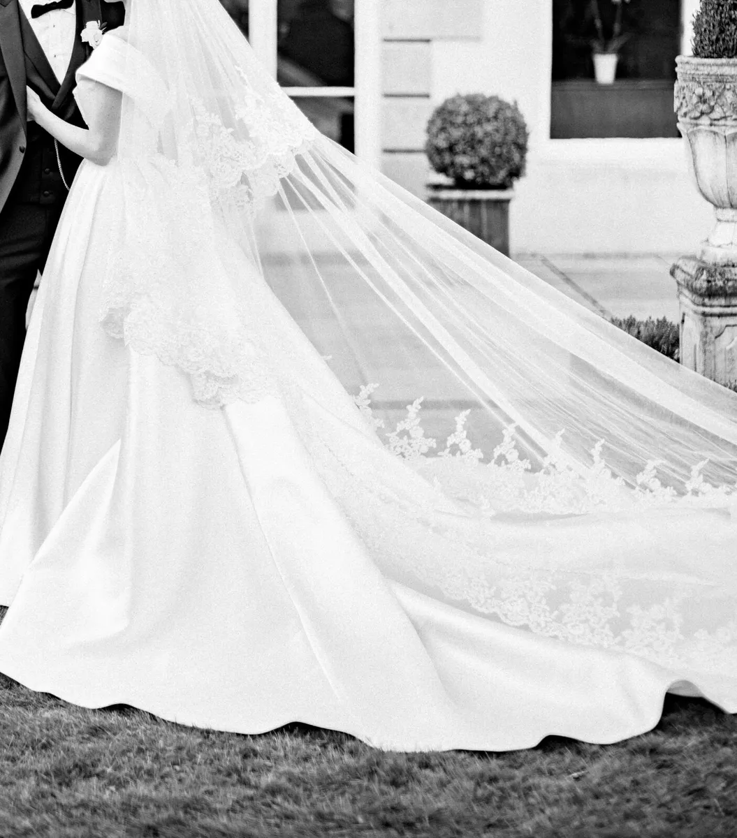 Very long veil with lace - Image 2